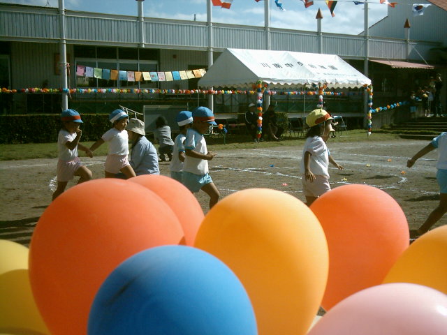 heisei-with-balloons-october-17-2004-heisei.jpg